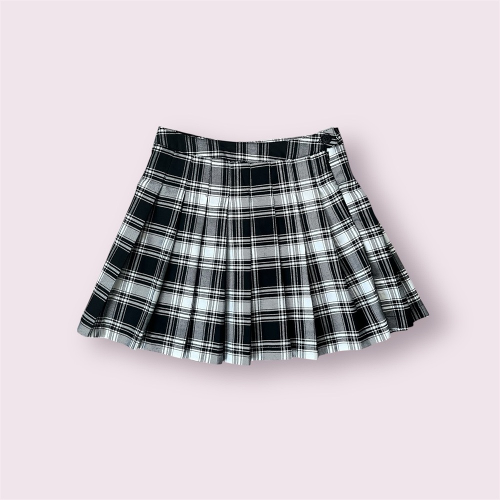Forever 21 Black & White Plaid Pleated Mini Skirt Size S